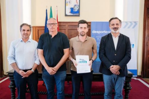  Sess&atilde;o de entrega dos contratos-programa de desenvolvimento desportivo em Santa Maria da Feira -  63 entidades desportivas do concelho - Milheir&oacute;s de Poiares GDM